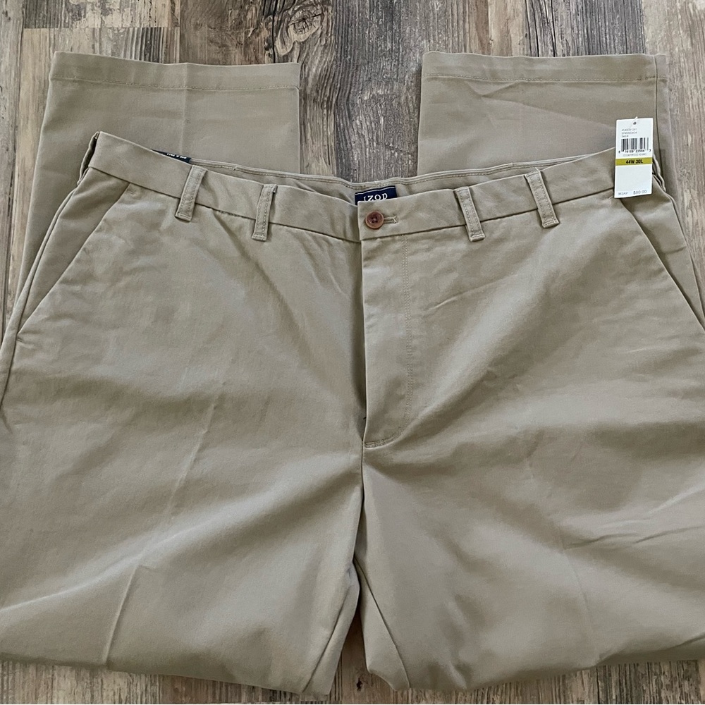 Izod Stretch flat front men’s dress khakis size 44x30